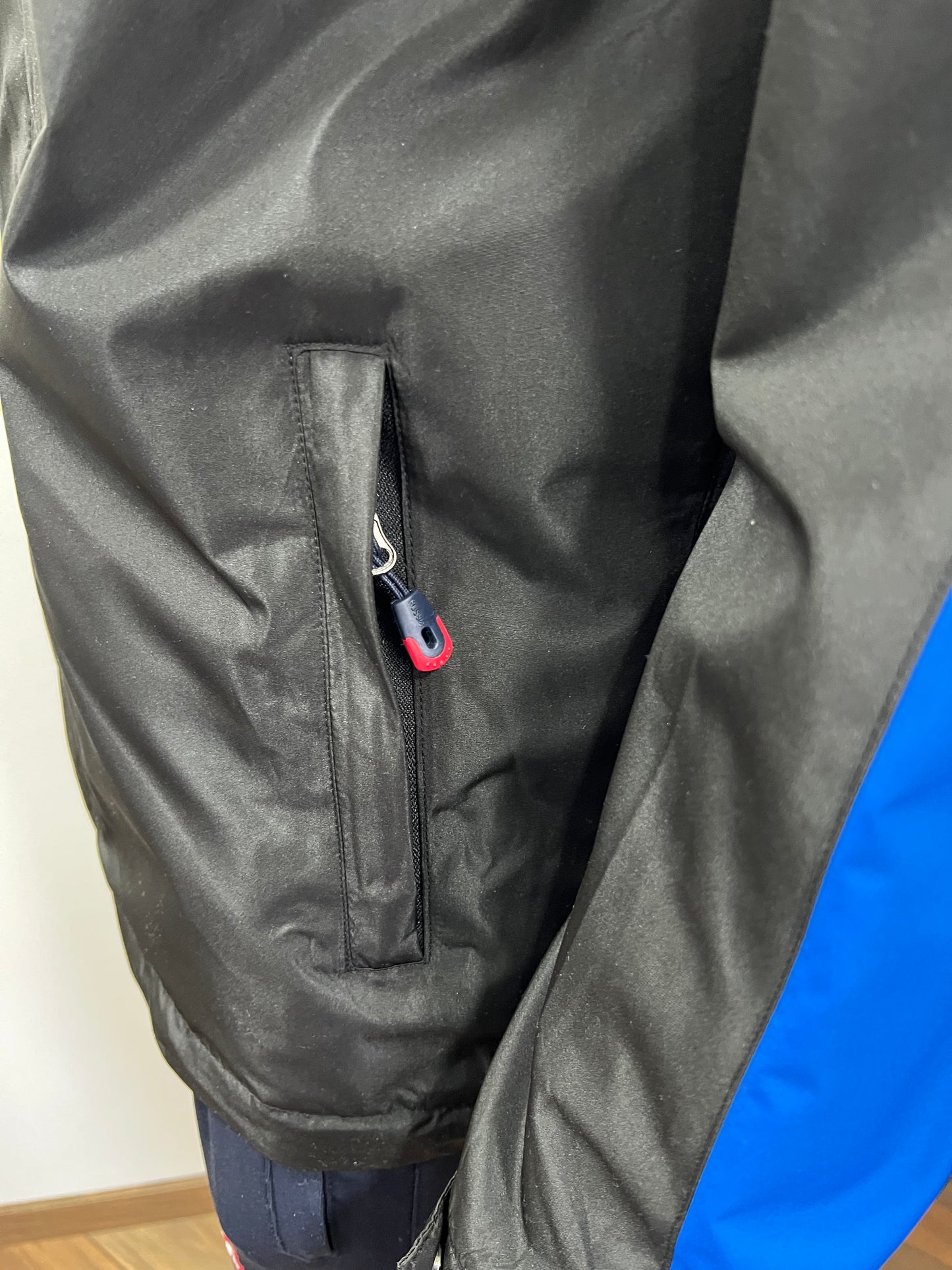 ASICS Wind-Jacke Team "RUSSIA" UNISEX Schwarz