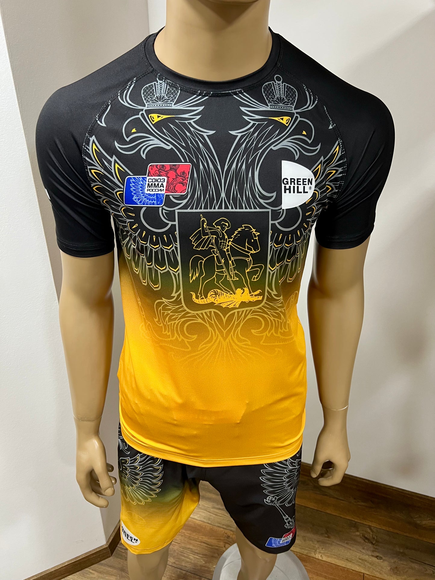 "GREEN HILL"UFC MMA Team •RUSSIA• Set (T-Shirt+Shorts) Schwarz/Gold