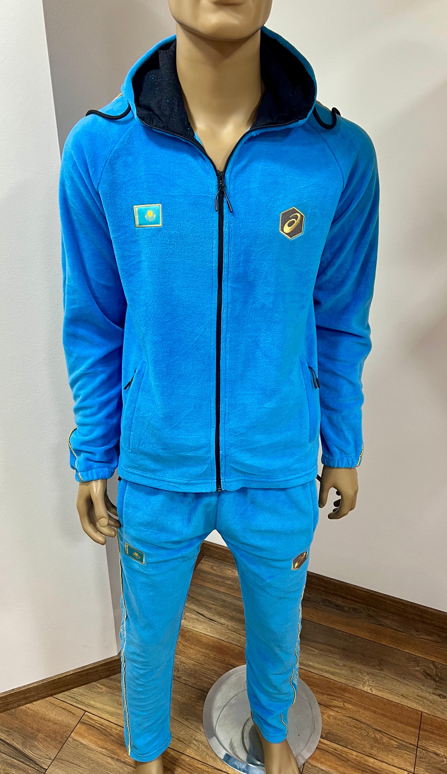 ASICS "KASACHSTAN" Olympic Team Unisex Trainingsanzug aus Fleece