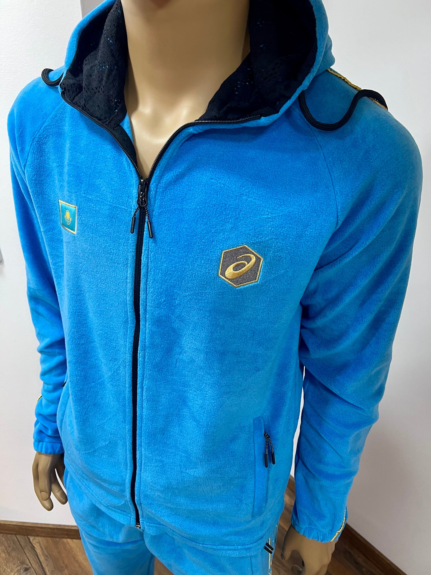 ASICS "KASACHSTAN" Olympic Team Unisex Trainingsanzug aus Fleece